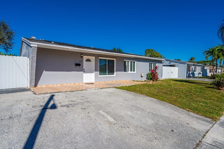 Building Photo - 7001 Coolidge St