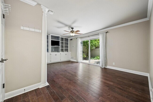 Building Photo - 2500 Steck Ave