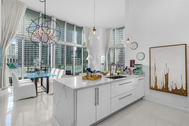 Building Photo - 465 Brickell Ave