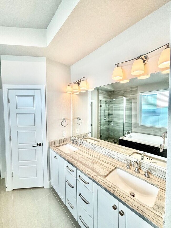 Building Photo - Spacious 3-Bedroom Home with Modern Amenit...