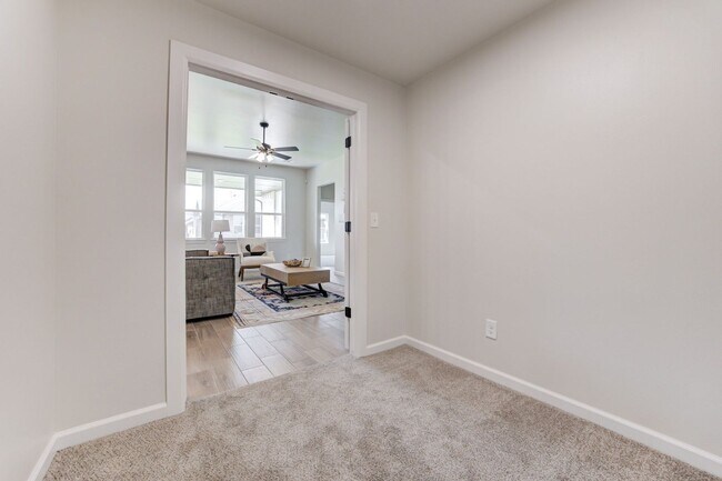 Building Photo - Brand New Home in Mustang!