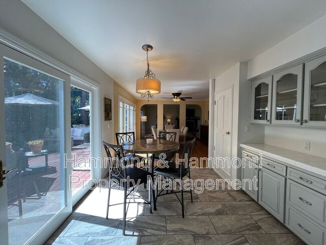 Building Photo - 8422 Fable Ave