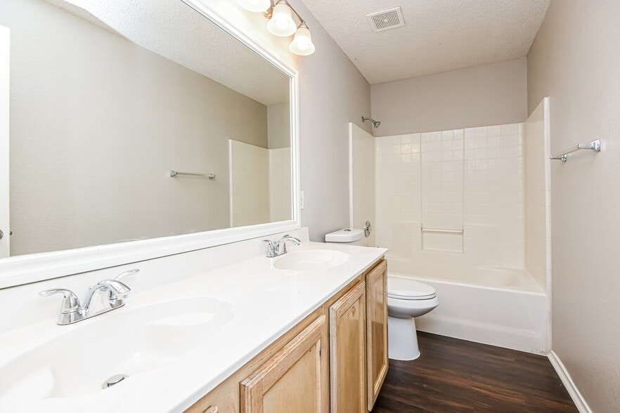 Building Photo - 3115 Teodoro Dr