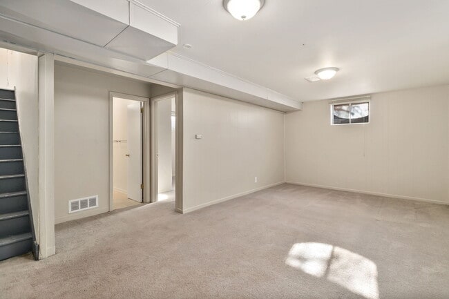 Building Photo - 7048 Lipan St