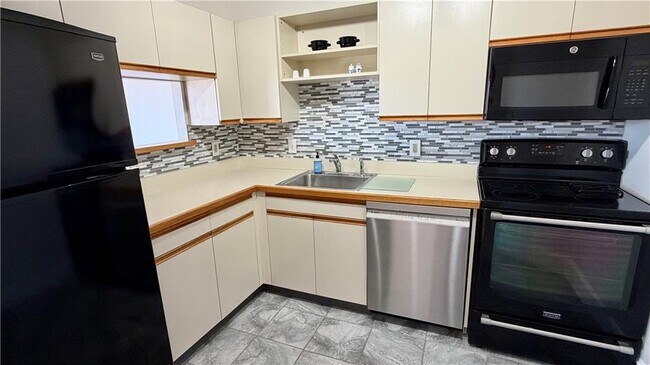 Building Photo - 1302 Capella S