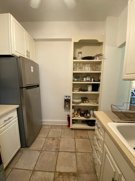 Building Photo - 2032 Belmont Rd NW