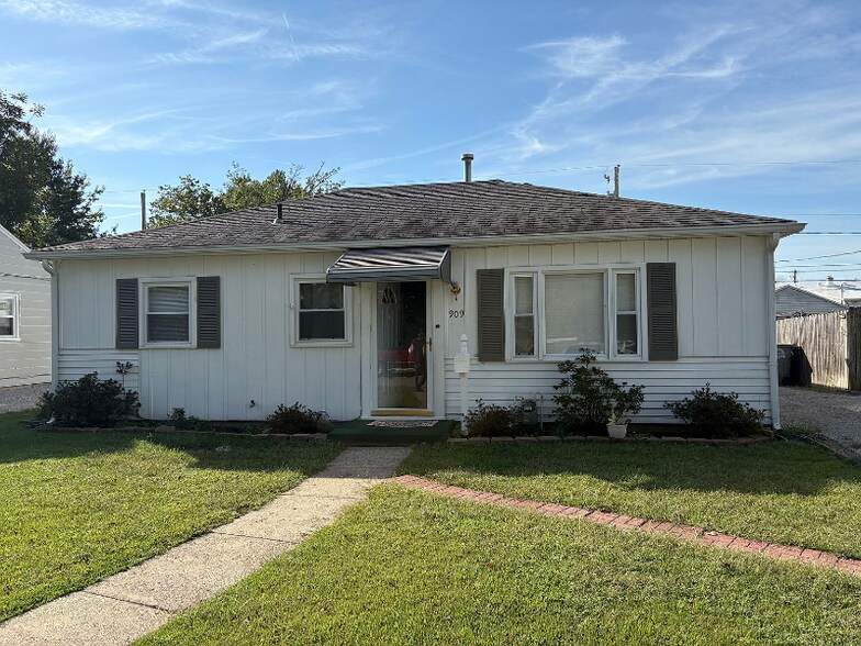 Primary Photo - 909 Idlewild Dr