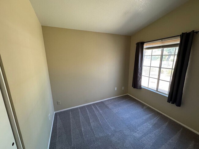 Building Photo - 1119 N Carriage Ln