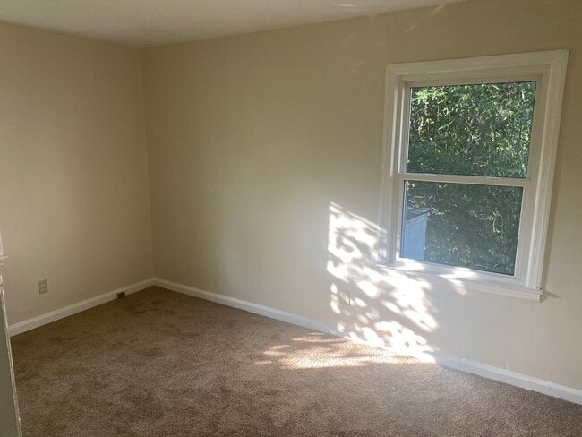 Building Photo - Stop. Drop, and Move