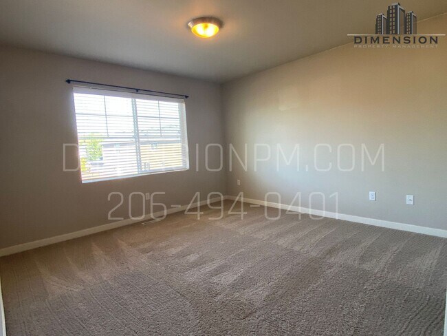 Building Photo - Spacious 4 Bed, 2.5 Bath Home with Garage ...
