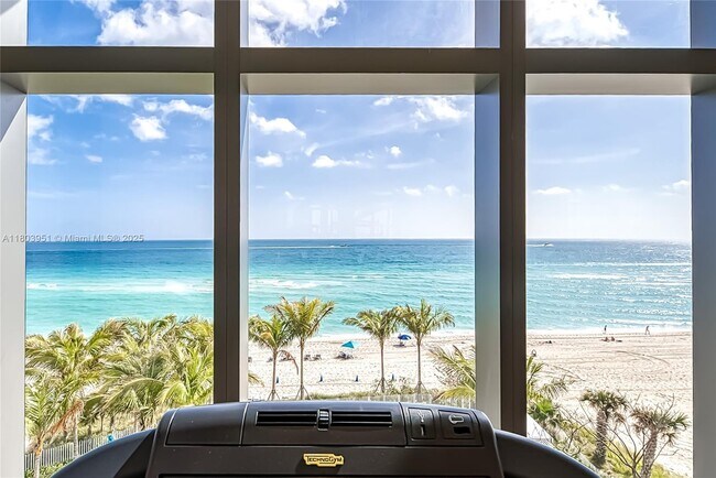 Building Photo - 15701 Collins Ave