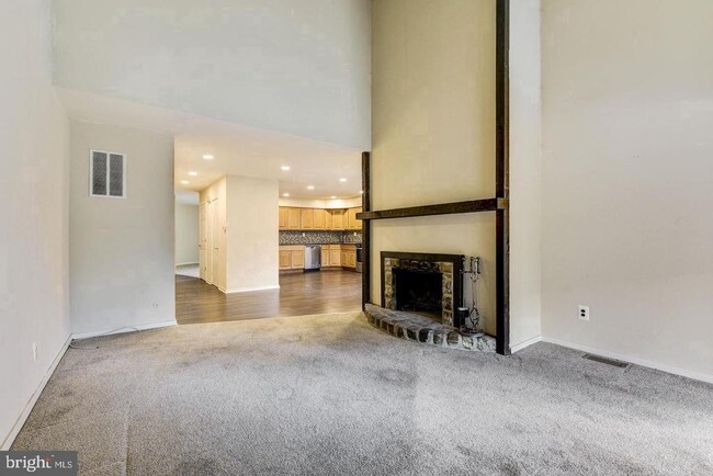 Building Photo - 215 Keats Dr