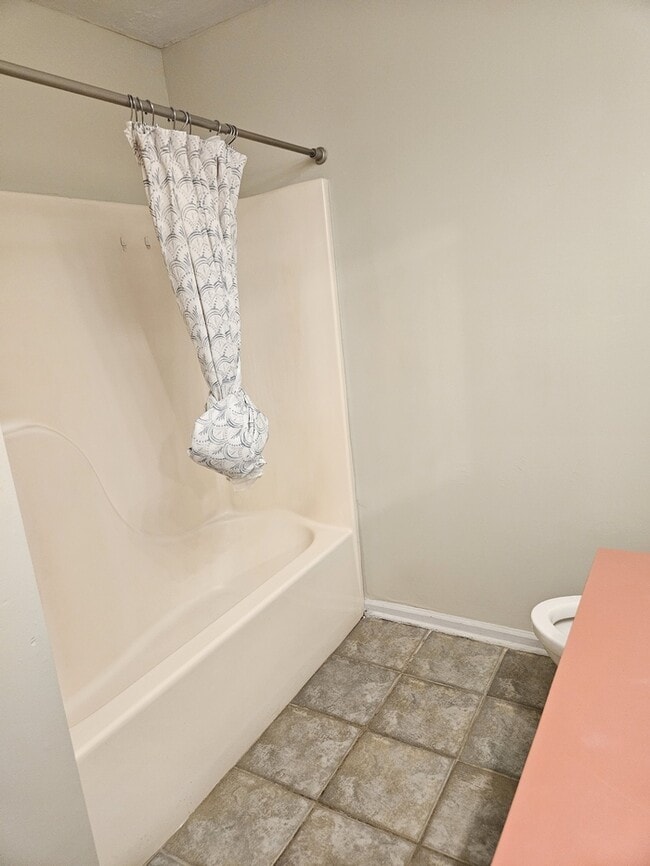 Building Photo - 2 Bedroom Condo