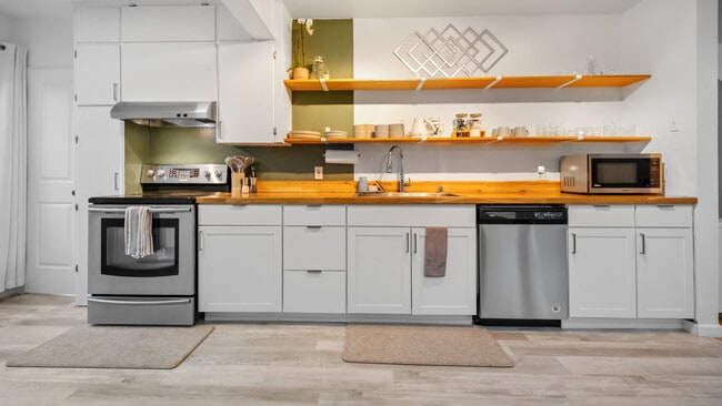 Building Photo - 2910 E 28th St