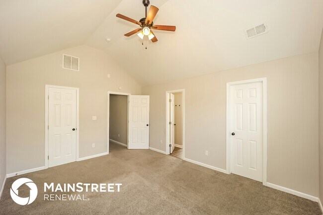 Building Photo - 220 Cinnamon Oak Cir