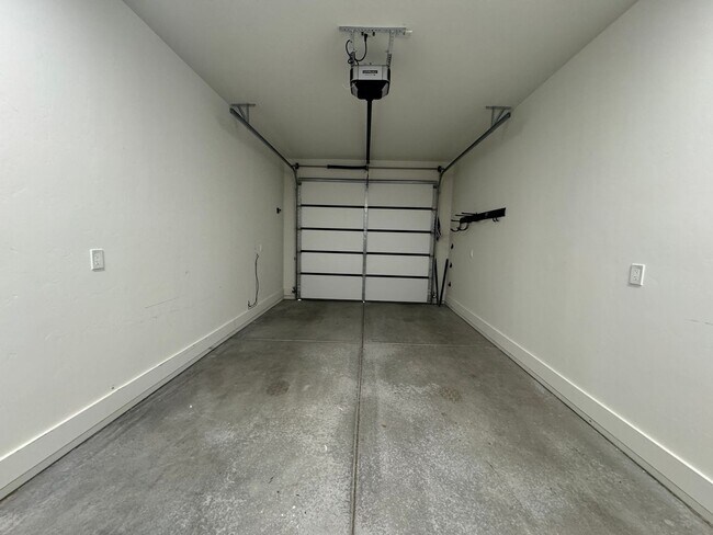 Building Photo - 6129 Lago Grande Dr