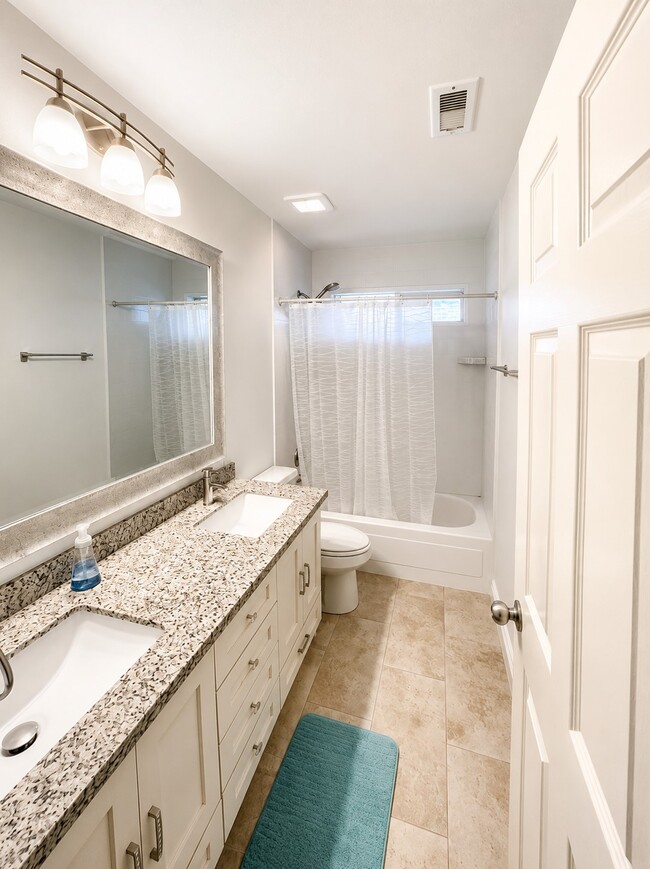 Building Photo - 2450 Parkwood Ln