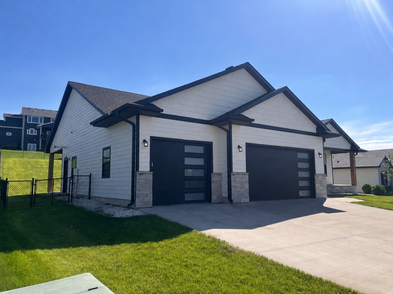 Building Photo - 1625 W Burton Dr