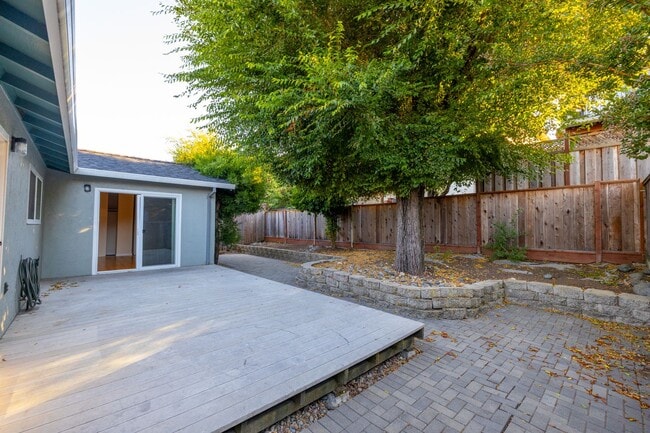 Building Photo - Charming 4-Bedroom Home with Scenic Views ...