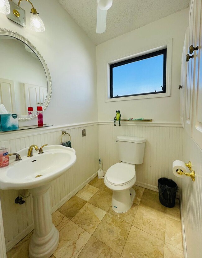 Building Photo - **AVAILABLE FOR SUMMER 2025 -AND- 2025-26 WINTER SEASONAL MONTHS**