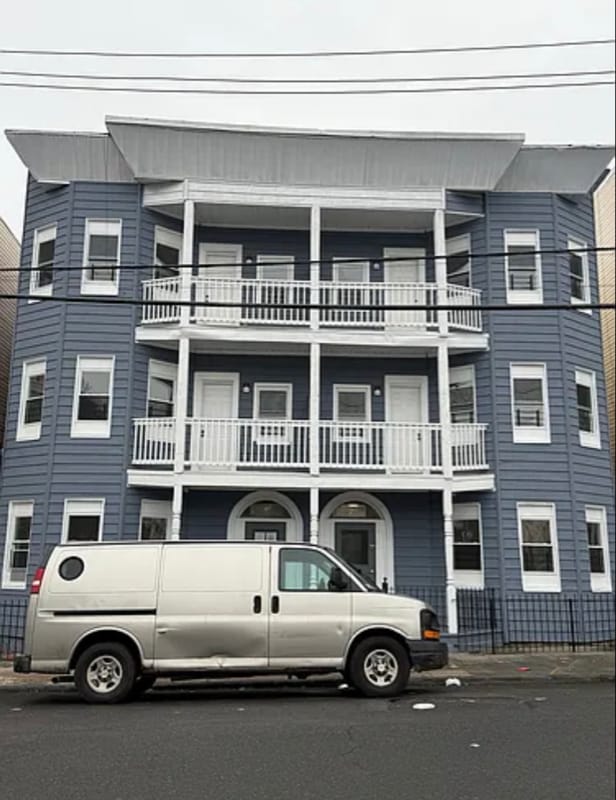 Building Photo - 25 Riverview Pl