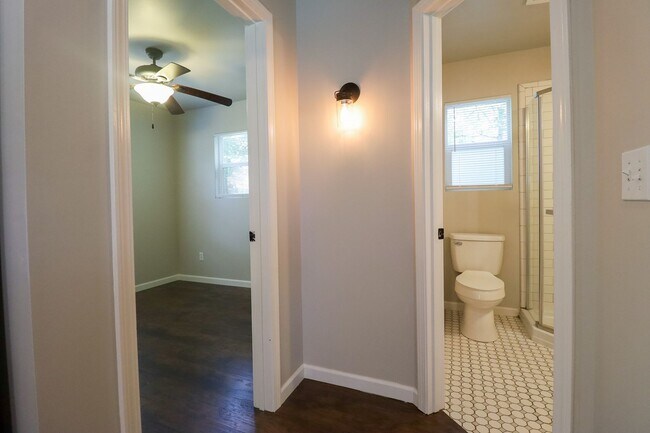 Building Photo - 1 Bed | 1 Bath |West Tulsa | $1050