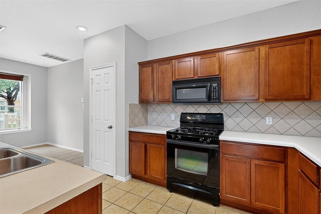 Building Photo - 319 Bandstand Ln