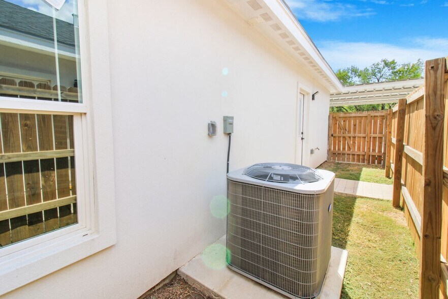 Building Photo - 11003 N 36th Ln