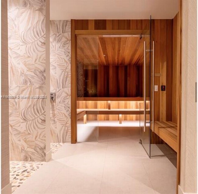 Building Photo - 700 NE 24th St