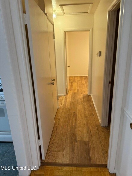 Building Photo - 2507 Middlecoff Dr