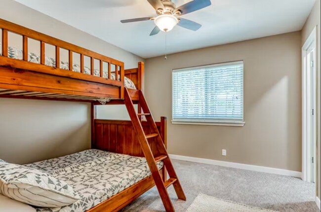 Building Photo - Fabulous Three Rivers Home on 1/2 acre!