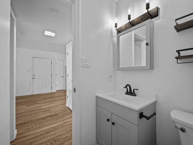 Building Photo - 110 Ravenwood Dr