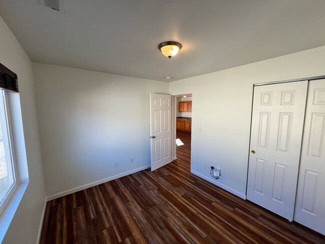 Building Photo - Refreshed Reno Three Bedroom