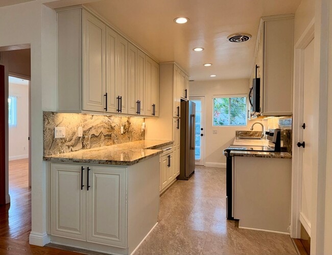 Building Photo - 7695 Torrem St