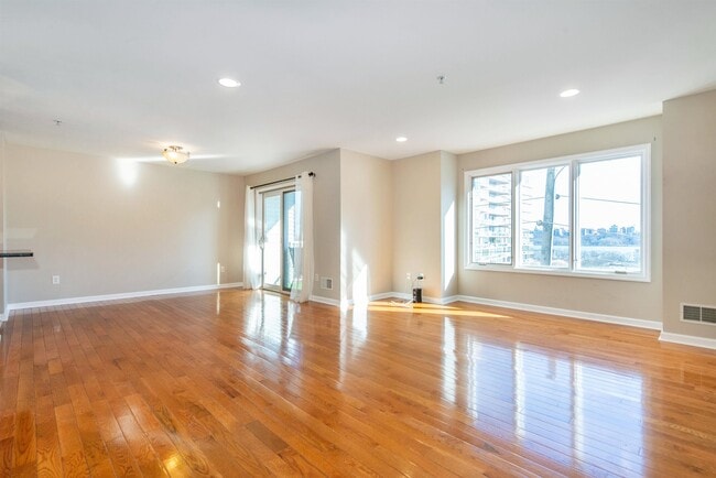 Building Photo - 19 Legend Hills Dr