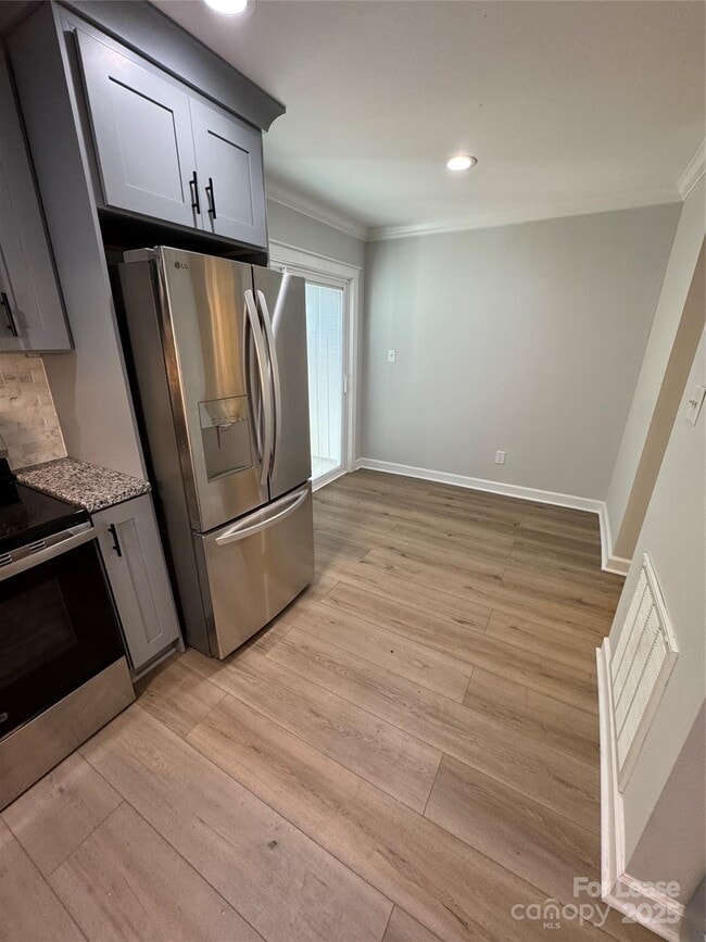 Building Photo - 824 N Flint St