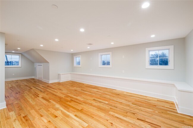 Building Photo - 506 Lakeview Ave