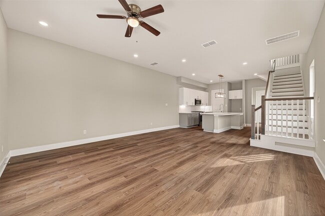 Building Photo - 1504 Hussion St