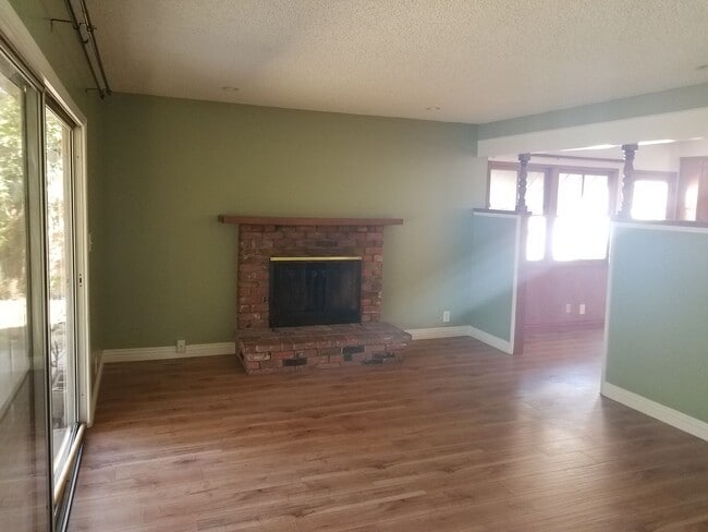 Building Photo - 4 Bedroom Mid-Century Classic Fullerton Ho...
