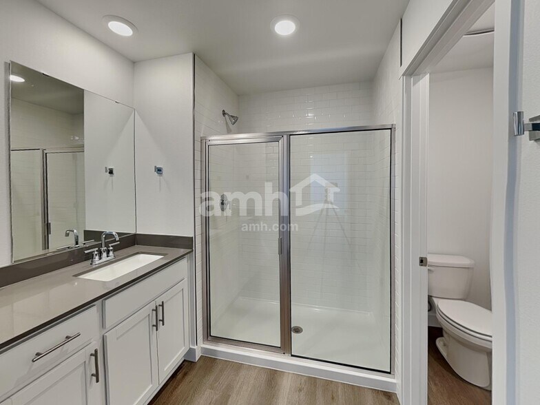 Building Photo - 4847 85th Dr NE