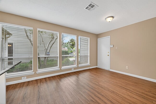 Building Photo - 1414 S Kirkwood Rd