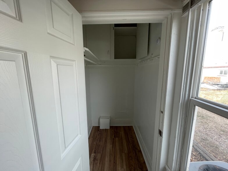 Walk in closet - 2429 B Ave