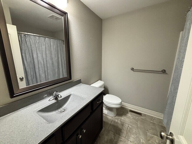 Building Photo - Italian Estates Property Management