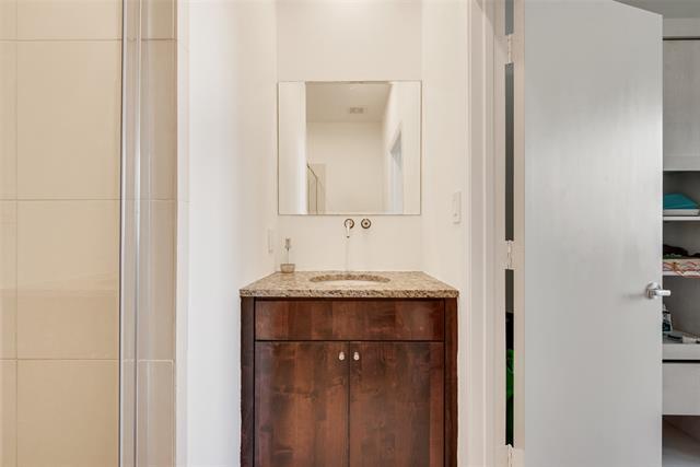 Building Photo - 959 W Bluff St