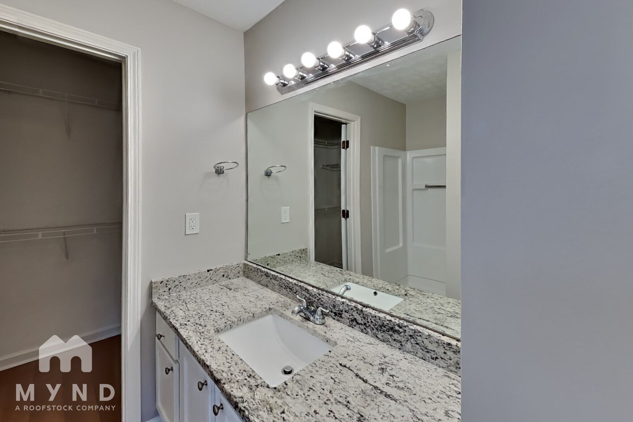 Building Photo - 534 Lakecourt Dr