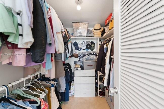 Building Photo - 900 Bay Dr