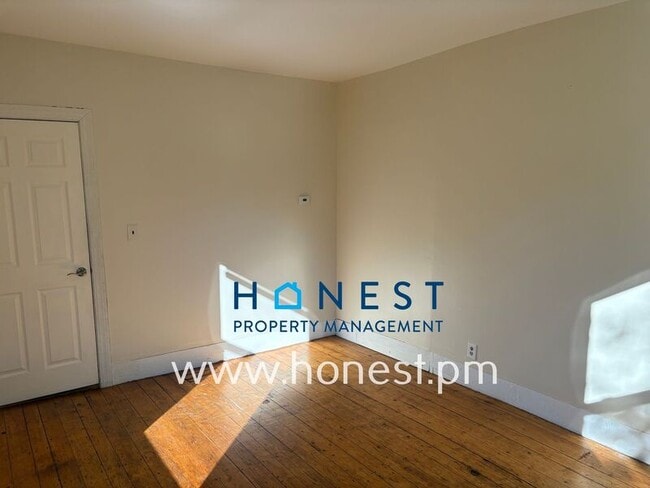 Building Photo - 7 Drummond St