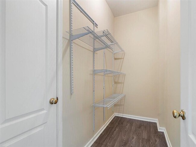 Building Photo - 1929 Hoods Fort Cir NW