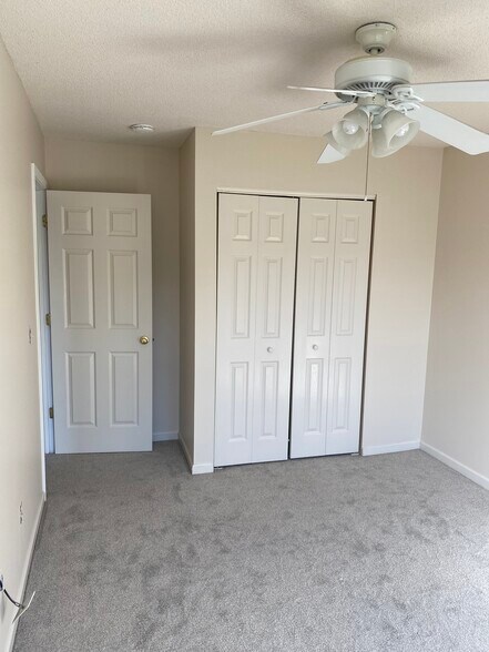 Building Photo - 102 Watertree Ln