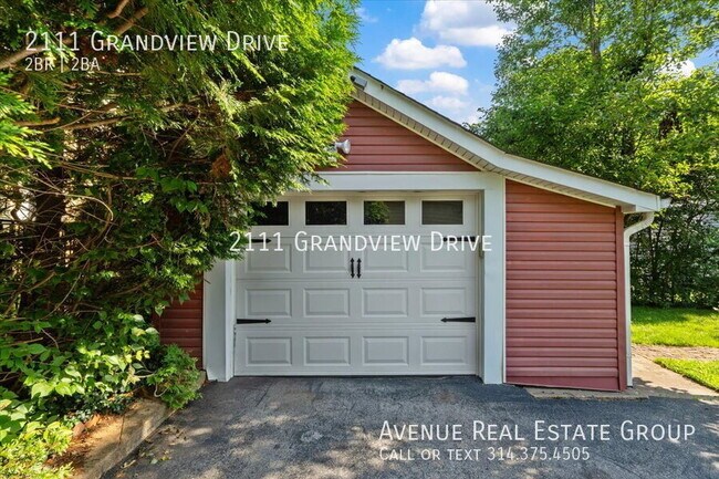 Building Photo - 2111 Grandview Dr